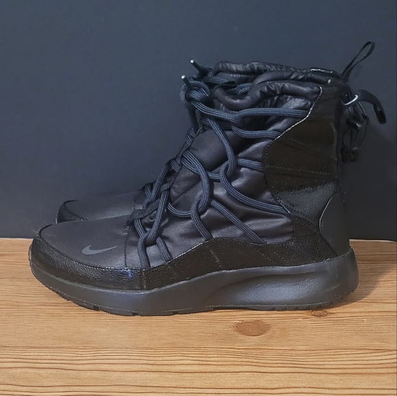 Nike Shoes - Nike Tanjun High Rise  boots Womens Black/Anthracite-B size 10.5